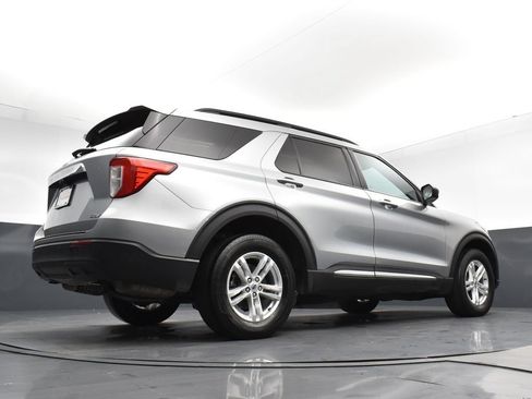 Used 2023 Ford Explorer XLT AWD/4WD image 22