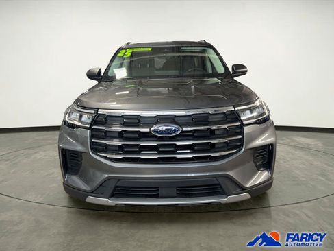 Used 2025 Ford Explorer Active AWD/4WD image 6