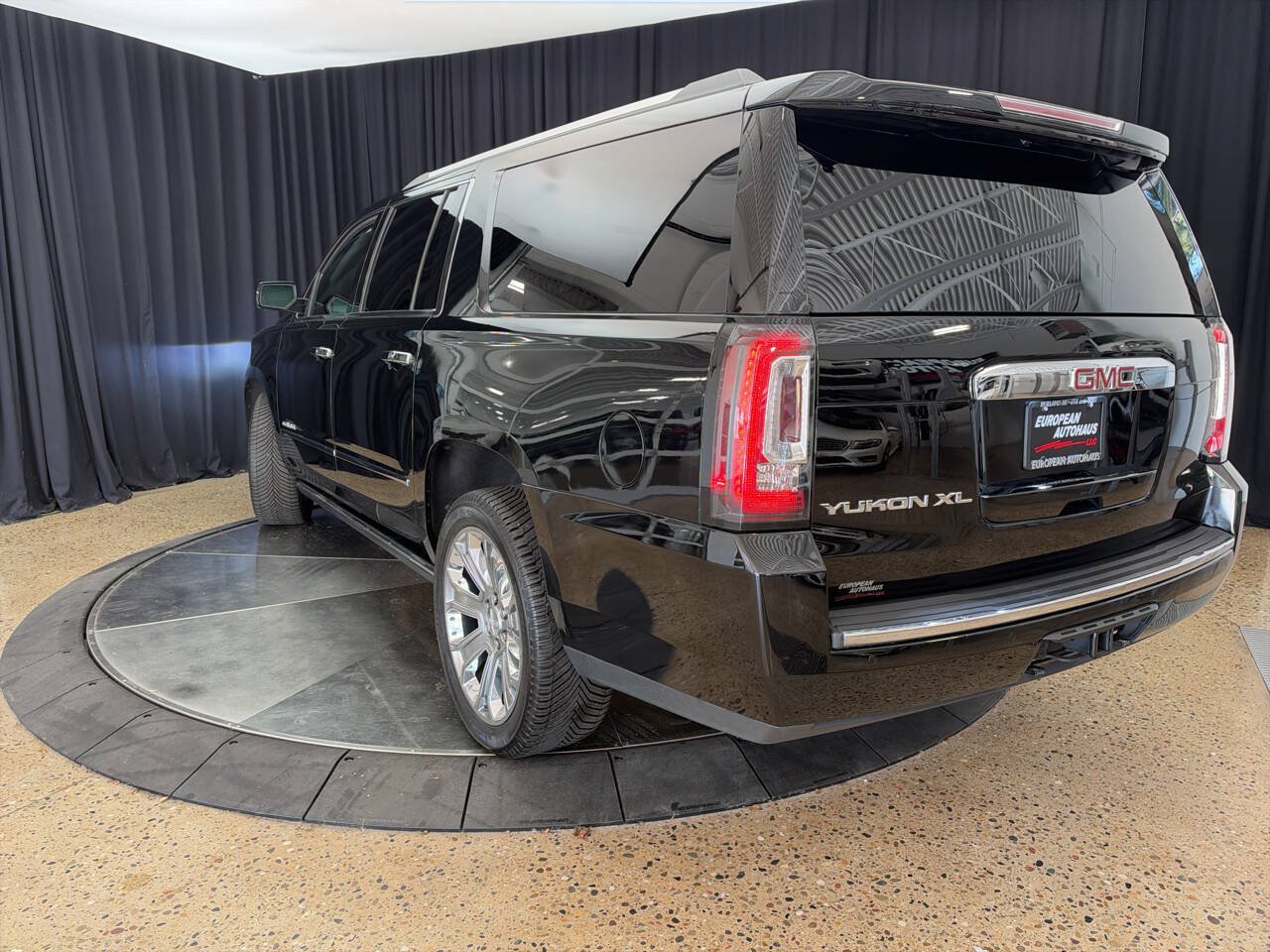 Used 2016 GMC Yukon XL Denali w/ Open Road Package AWD/4WD image 4