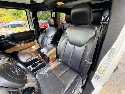 Used 2013 Jeep Wrangler Unlimited Sahara AWD/4WD image 50