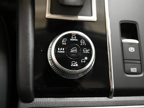 Used 2023 Mitsubishi Outlander SE image 27