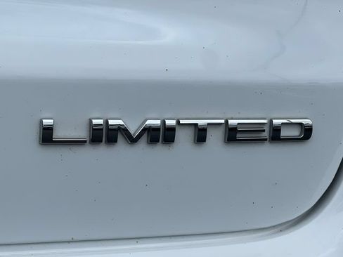 Used 2023 Jeep Compass Limited AWD/4WD image 2