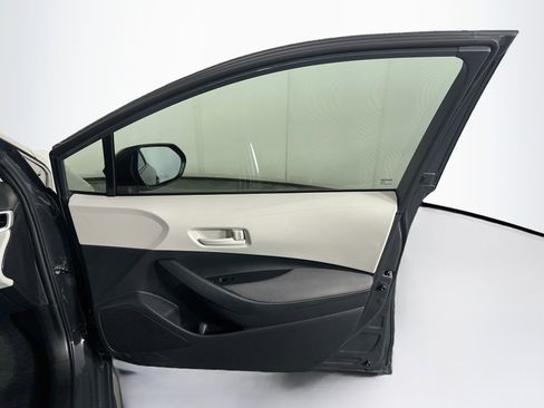 Used 2025 Toyota Corolla LE FWD image 29
