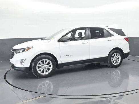 Used 2018 Chevrolet Equinox LS image 2