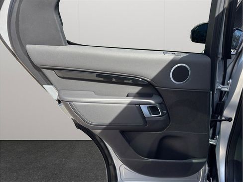 Used 2018 Land Rover Discovery SE image 36