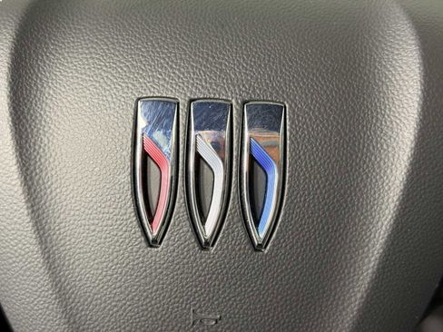 Used 2024 Buick Envista Avenir image 23