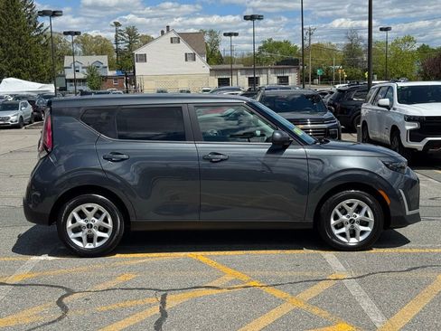 Used 2024 Kia Soul LX w/ Option Group 015 FWD image 7