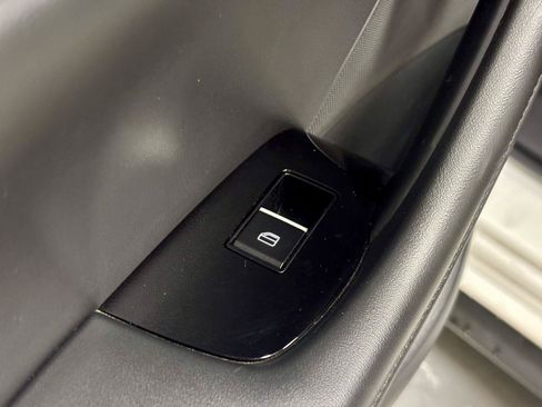 Used 2025 MAZDA MAZDA3 2.5 S Hatchback w/ Premium Pkg FWD image 18