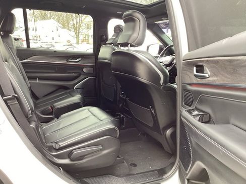 Used 2021 Jeep Grand Cherokee L Overland w/ Luxury Tech Group IV image 19