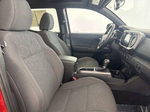 Used 2017 Toyota Tacoma TRD Sport AWD/4WD image 24
