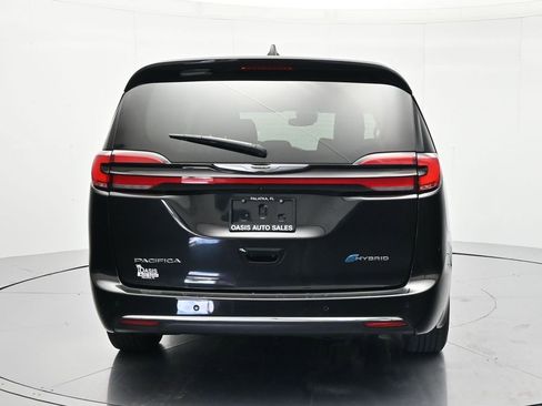 Used 2023 Chrysler Pacifica Touring-L FWD image 6