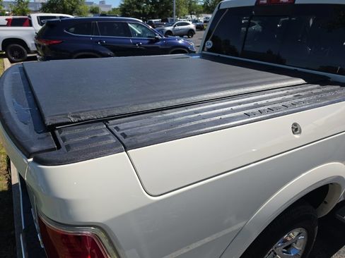 Used 2018 RAM 1500 Laramie AWD/4WD image 10