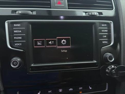 Used 2017 Volkswagen GTI SE FWD image 36
