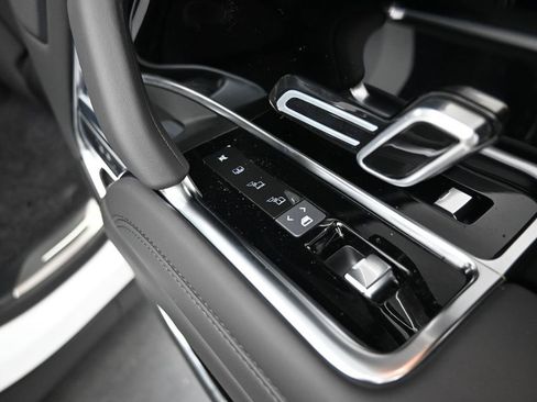 New 2025 Land Rover Range Rover SE AWD/4WD image 13