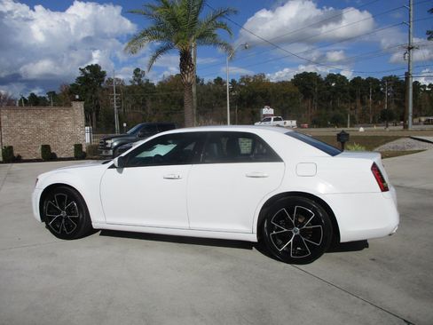 Used 2014 Chrysler 300 S image 18