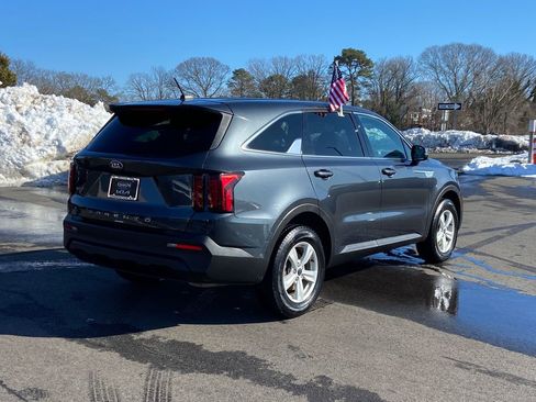 Used 2021 Kia Sorento LX image 4