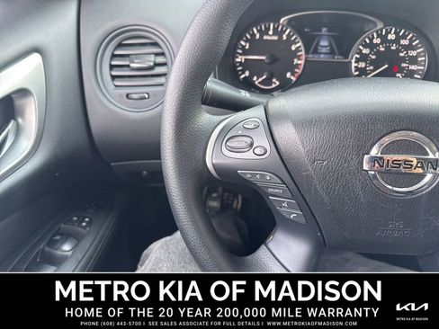 Used 2020 Nissan Pathfinder S FWD image 17