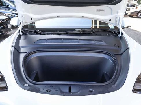 Used 2024 Tesla Model Y 2WD image 28