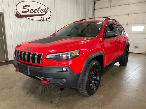 Used 2019 Jeep Cherokee Trailhawk w/ Cold Weather Group AWD/4WD image 2