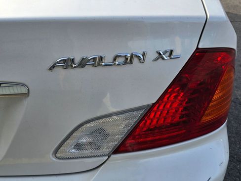 Used 2000 Toyota Avalon XLS image 8