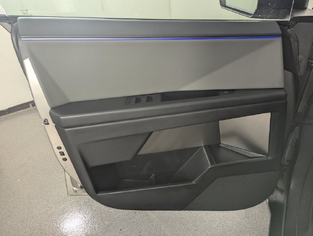 Used 2025 Tesla Cybertruck AWD Crew Cab image 9