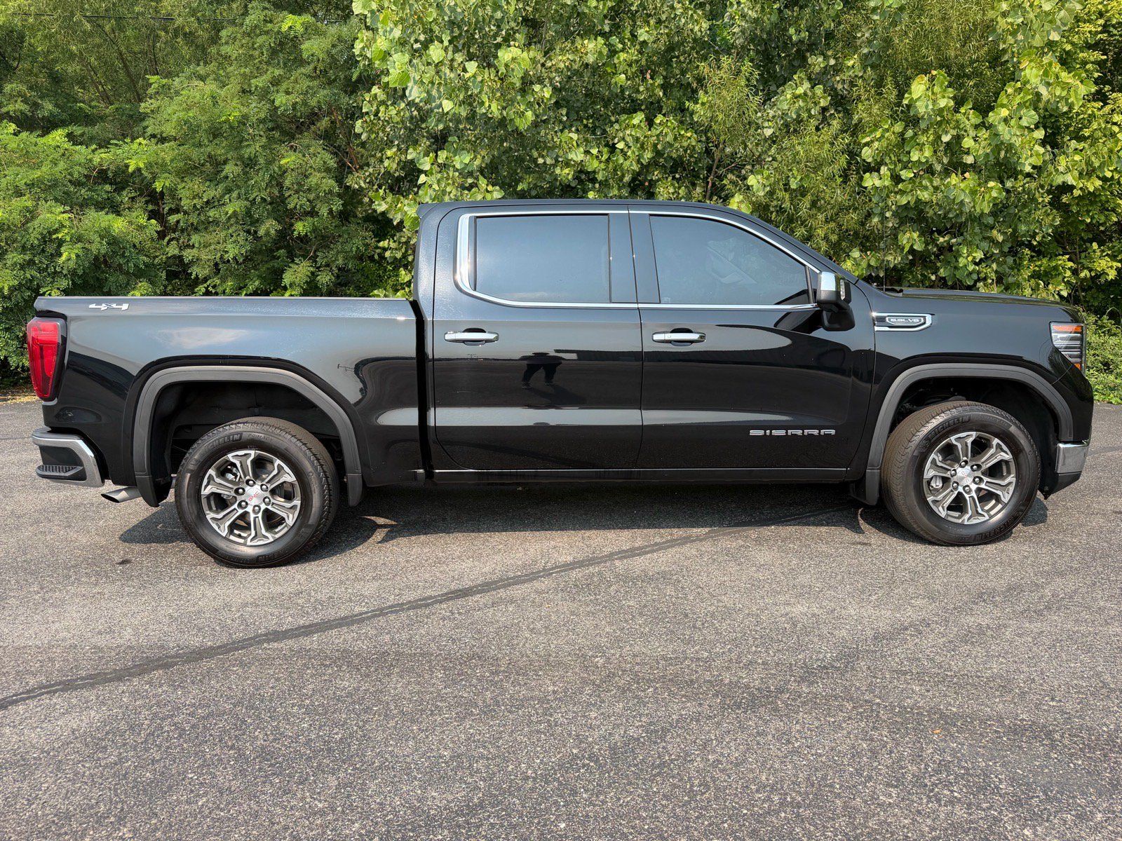 Used 2025 GMC Sierra 1500 SLT AWD/4WD image 25