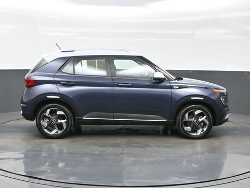 Certified 2025 Hyundai Venue Limited image 7