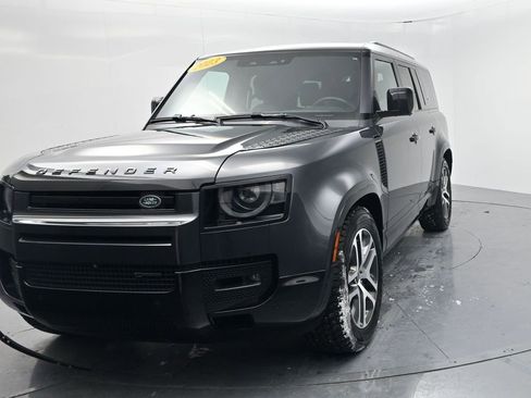 Used 2023 Land Rover Defender 130 X-Dynamic SE image 3