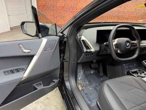 New 2026 BMW iX xDrive60 w/ Premium Package image 9