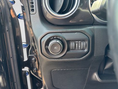 Used 2022 Jeep Wrangler Unlimited Sahara AWD/4WD image 13