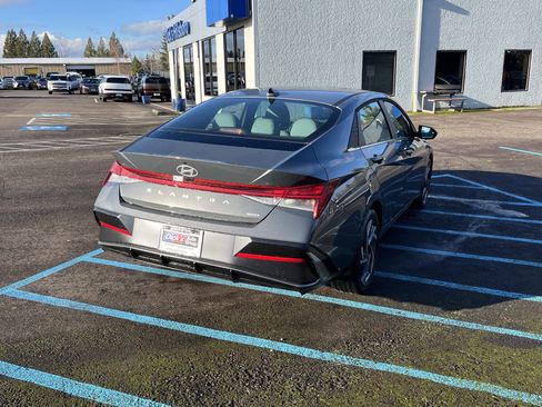 New 2026 Hyundai Elantra Limited FWD image 5