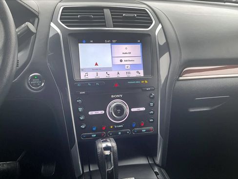 Used 2019 Ford Explorer Platinum image 38