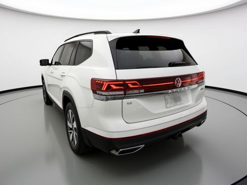 Used 2025 Volkswagen Atlas SE image 6