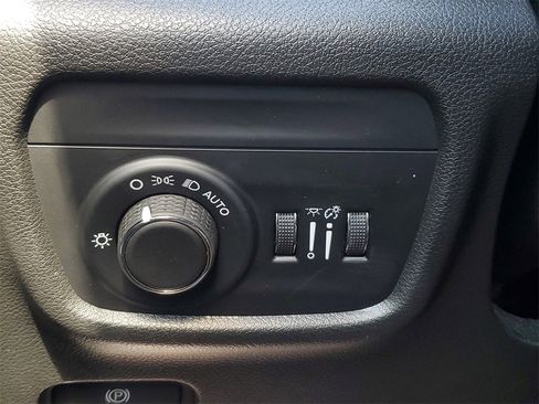 Used 2024 Jeep Grand Cherokee Altitude image 31