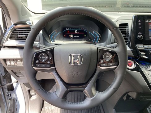 Used 2023 Honda Odyssey Elite image 11