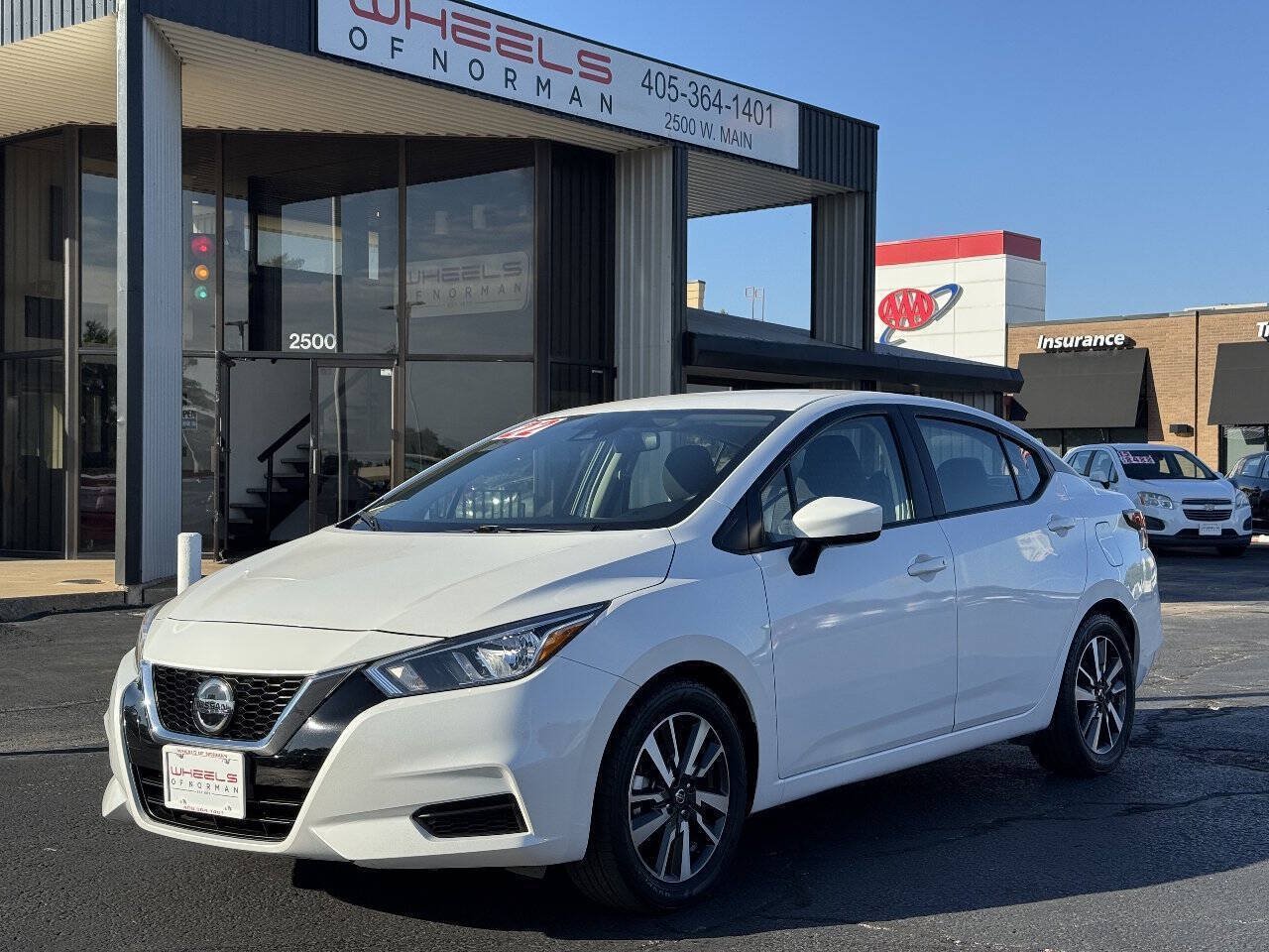 Used 2022 Nissan Versa SV FWD image 1