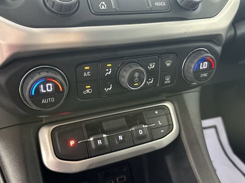 Used 2023 GMC Acadia SLT AWD/4WD image 18
