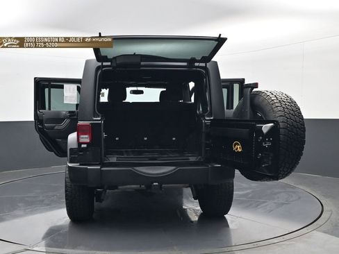 Used 2018 Jeep Wrangler Unlimited Sport S AWD/4WD image 32