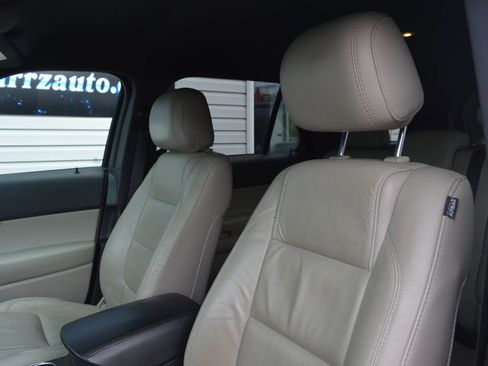 Used 2014 Ford Explorer XLT w/ Equipment Group 202A FWD image 11