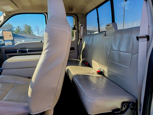 Used 2010 Ford F250 Lariat image 7