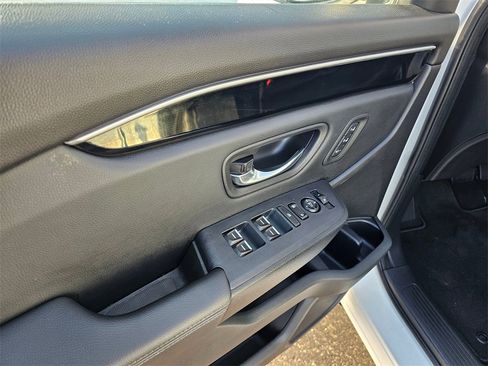 Used 2023 Honda Pilot Touring image 19