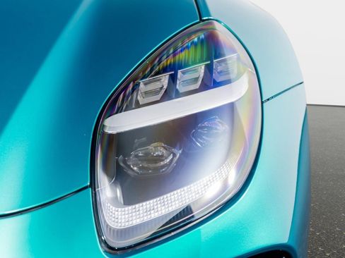 Used 2025 Aston Martin V8 Vantage Coupe image 25