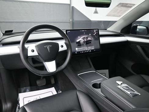 Used 2023 Tesla Model Y Long Range image 22