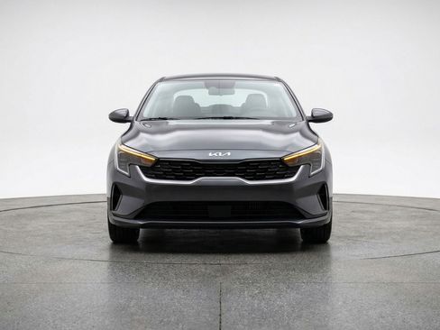 Used 2025 Kia K4 FWD image 2