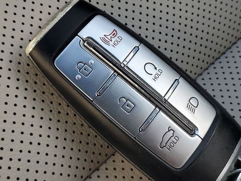 Used 2023 Genesis G70 2.0T image 39