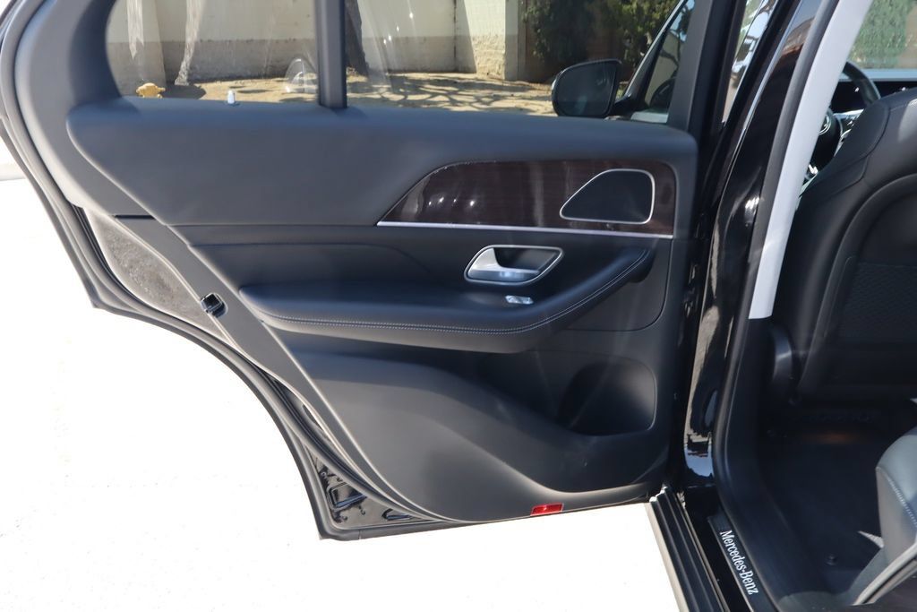 Used 2025 Mercedes-Benz GLE 450e 4MATIC image 33