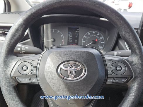 Used 2024 Toyota Corolla LE w/ LE Convenience Package FWD image 18