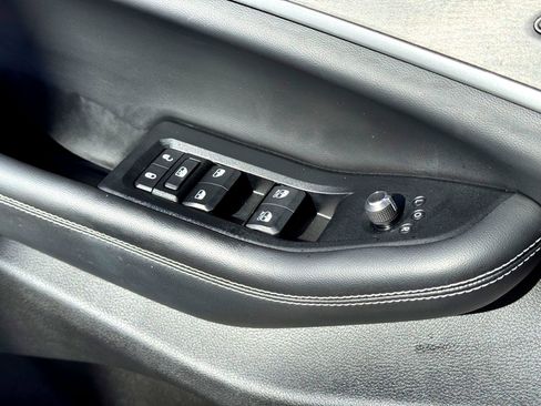 Used 2023 Jeep Grand Cherokee Limited w/ Black Appearance Package image 15