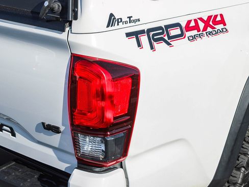 Used 2019 Toyota Tacoma TRD Off-Road image 10