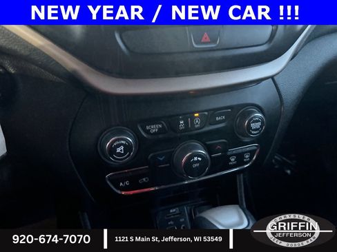 Used 2017 Jeep Cherokee Latitude w/ Cold Weather Group image 26